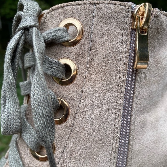 Beast boot from Buckle. Taupe color w/coppery gold detail 2.5” heel. size 6 NWOB - Picture 15 of 16